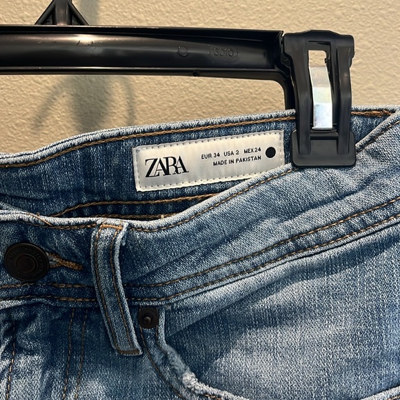 NWOT Zara Relaxed Mid Waist Jeans - Picture 3 of 4